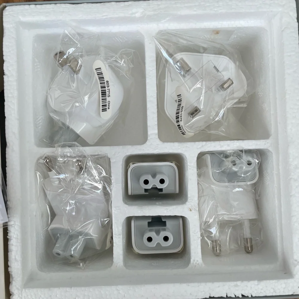 NEW IN BOX Apple World Travel Adapter Kit M8794G/B with 6 adapters